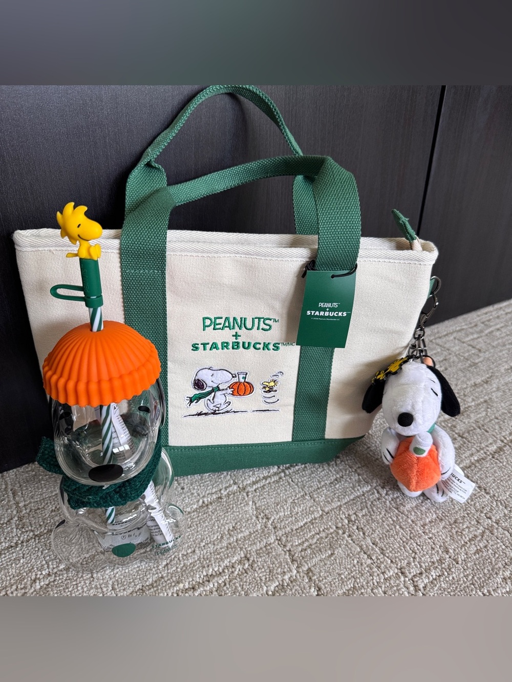 Starbucks PEANUTS Snoopy Tote Bag + Glass Bottle w/ Straw, Topper & Keychain NEW